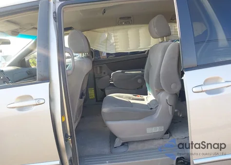 2005 Toyota Sienna Le z USA, uszkodzony, nr VIN 5TDBA23C15S044763